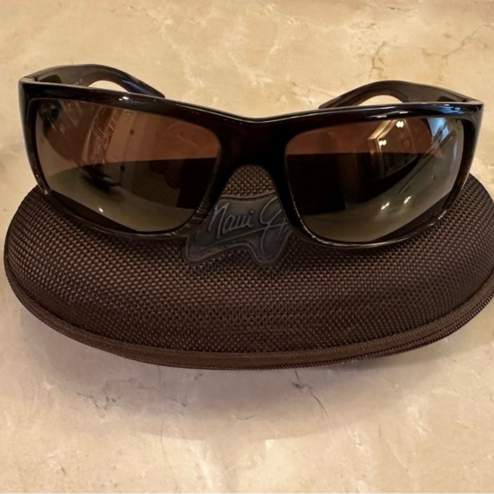 Maui Gym , Sunglasses in Black and Brown